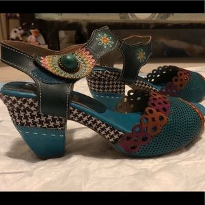 Very cute open toed heeled sandals